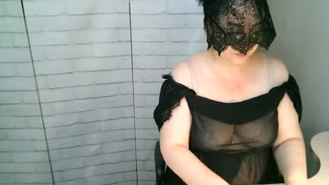 Snapshot of helen_xi chatting on June 22, 4:09 am Helen online show from June 22, 4:09 am