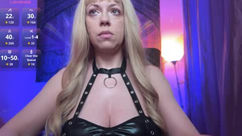 Snapshot of helena__femdom chatting on May 4, 6:37 pm Helena online show from May 4, 6:37 pm