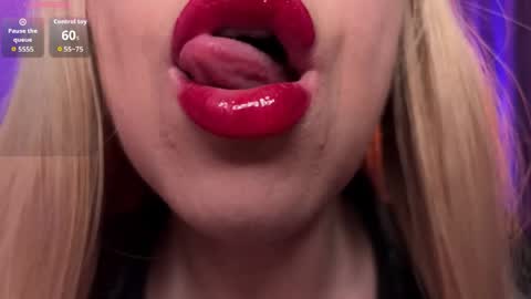 Snapshot of helena__femdom chatting on May 27, 8:06 pm Helena online show from May 27, 8:06 pm