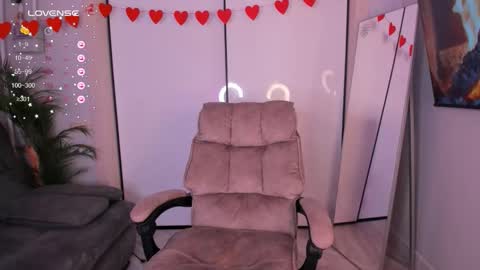 Helen online show from March 8, 3:27 pm