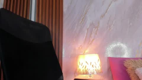 Helena Santos  online show from April 18, 11:58 am