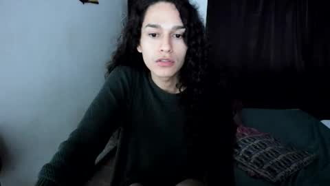 helena_spellman online show from April 16, 11:33 am