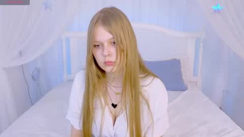 Snapshot of helena_tvs chatting on May 31, 9:38 am Helena online show from May 31, 9:38 am