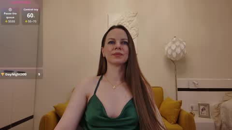 Snapshot of helenbenit chatting on May 24, 3:22 am Helen online show from May 24, 3:22 am