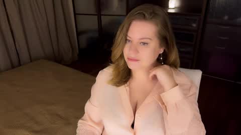 Snapshot of helenbonham chatting on May 15, 11:23 pm Helena Bonham online show from May 15, 11:23 pm