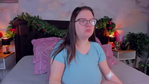 helendanvers online show from January 12, 2:28 am