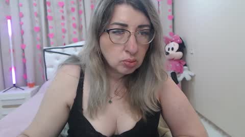 Snapshot of helenenigma chatting on February 9, 8:02 pm helenenigma online show from February 9, 8:02 pm