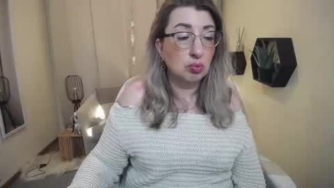 Snapshot of helenenigma chatting on February 16, 7:21 pm helenenigma online show from February 16, 7:21 pm