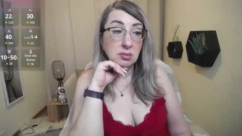 Snapshot of helenenigma chatting on February 18, 7:32 pm helenenigma online show from February 18, 7:32 pm