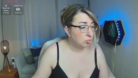 Snapshot of helenenigma chatting on April 30, 8:57 pm helenenigma online show from April 30, 8:57 pm