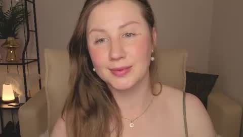 Snapshot of helens_lov chatting on June 19, 2:27 am Helen online show from June 19, 2:27 am