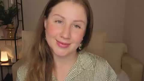 Snapshot of helens_lov chatting on June 29, 1:45 am Helen online show from June 29, 1:45 am