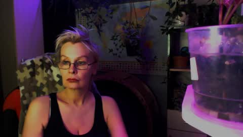 Snapshot of helgahimmele chatting on May 4, 5:42 pm Helga online show from May 4, 5:42 pm