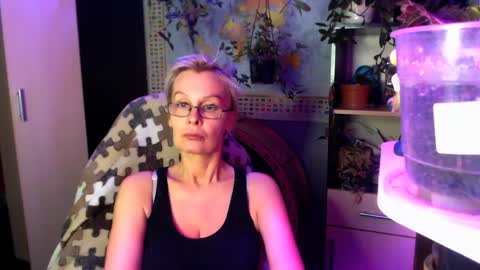 Snapshot of helgahimmele chatting on May 5, 9:56 pm Helga online show from May 5, 9:56 pm