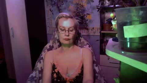 Snapshot of helgahimmele chatting on May 7, 10:37 pm Helga online show from May 7, 10:37 pm