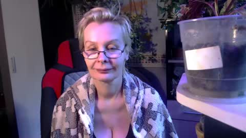 Snapshot of helgahimmele chatting on May 19, 4:41 am Helga online show from May 19, 4:41 am