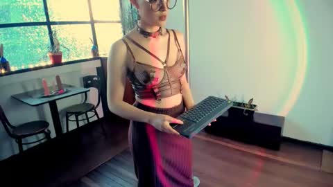 Heliconia online show from October 7, 10:40 pm