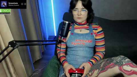 Red online show from October 31, 6:42 pm