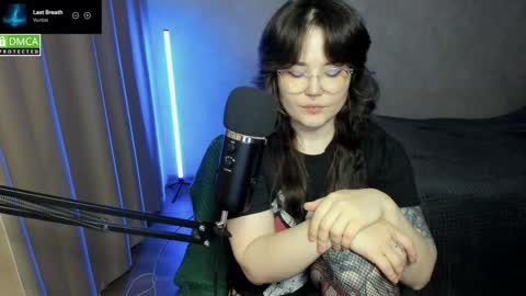 Red online show from November 7, 7:03 pm