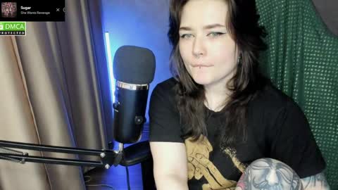 Red online show from April 8, 8:42 pm