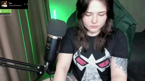 Red online show from May 24, 6:35 pm
