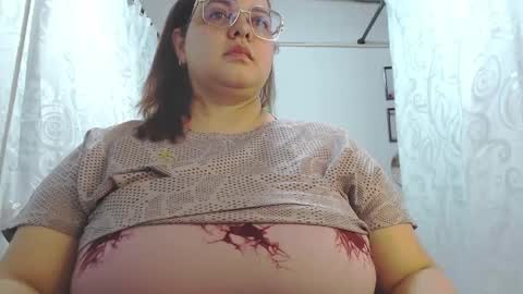 Snapshot of hellen_sevda chatting on June 1, 6:20 pm Hellen Sevda online show from June 1, 6:20 pm