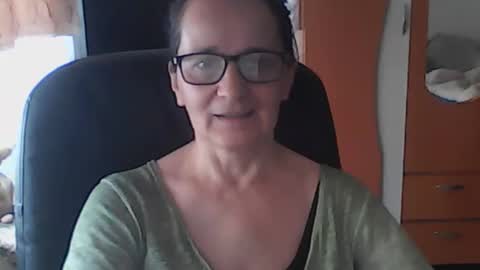 hellenmarie online show from May 10, 10:09 am