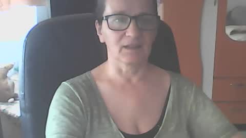 hellenmarie online show from May 11, 10:21 am