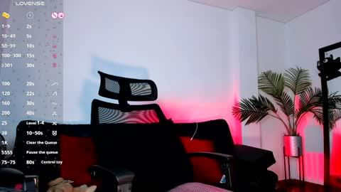 Snapshot of hellenrocker chatting on March 30, 10:33 pm HellenRocker online show from March 30, 10:33 pm