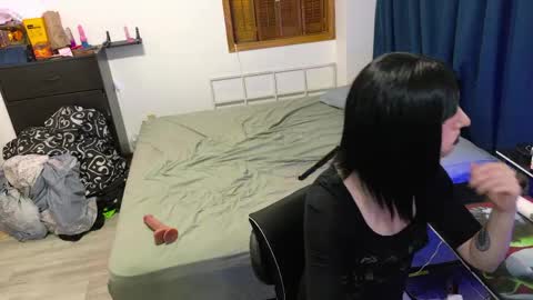 Snapshot of hellfire_girl chatting on May 8, 5:13 am Hayley online show from May 8, 5:13 am