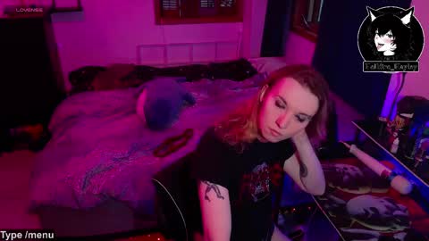 Snapshot of hellfire_girl chatting on May 27, 3:36 am Hayley online show from May 27, 3:36 am