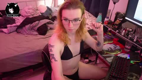 Snapshot of hellfire_girl chatting on July 25, 9:01 pm Hayley online show from July 25, 9:01 pm