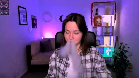 Helli online show from April 15, 7:58 pm