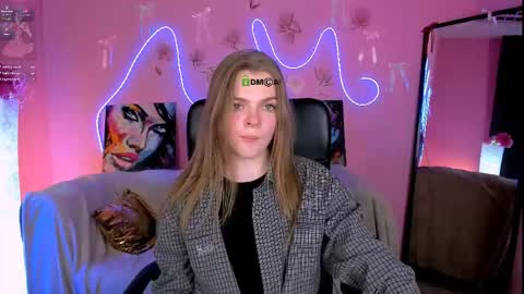 Snapshot of helli_belli chatting on May 5, 7:33 pm Helli online show from May 5, 7:33 pm