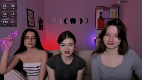Snapshot of helli_belli chatting on May 10, 7:19 pm Helli online show from May 10, 7:19 pm