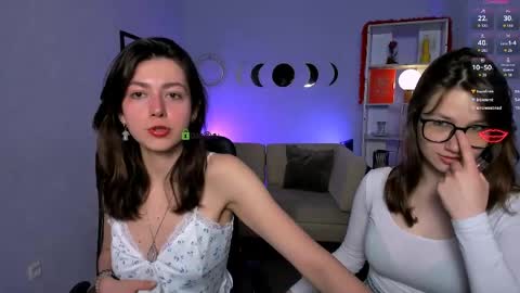 Snapshot of helli_belli chatting on May 19, 7:20 pm Helli online show from May 19, 7:20 pm