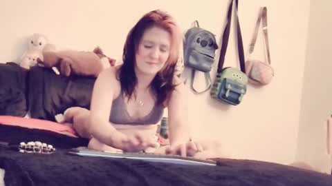 Snapshot of hellienadesroser chatting on September 27, 2:16 am HellienaDesroser online show from September 27, 2:16 am