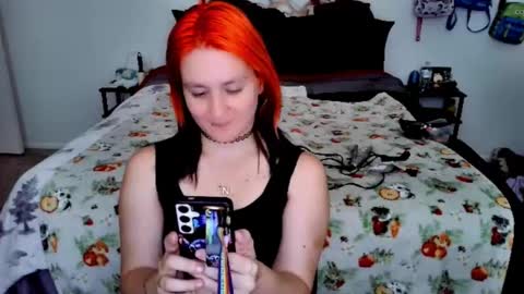 Snapshot of hellienadesroser chatting on September 29, 8:24 pm HellienaDesroser online show from September 29, 8:24 pm