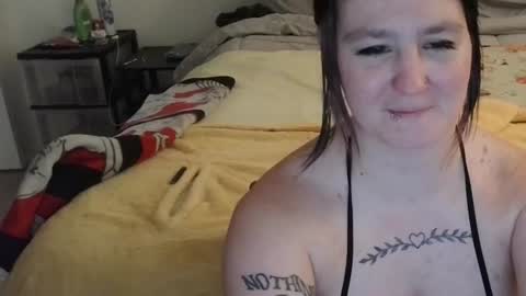 Snapshot of hellienadesroser chatting on June 11, 12:32 am HellienaDesroser online show from June 11, 12:32 am