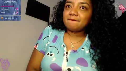 Snapshot of hello_candy chatting on December 19, 6:01 am Candy online show from December 19, 6:01 am