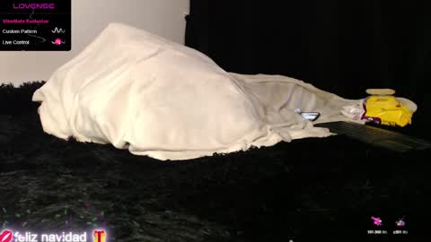 Snapshot of hello_candy chatting on December 24, 4:44 am Candy online show from December 24, 4:44 am