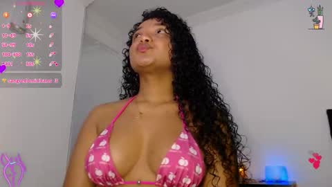 Snapshot of hello_candy chatting on September 18, 11:07 pm Candy online show from September 18, 11:07 pm