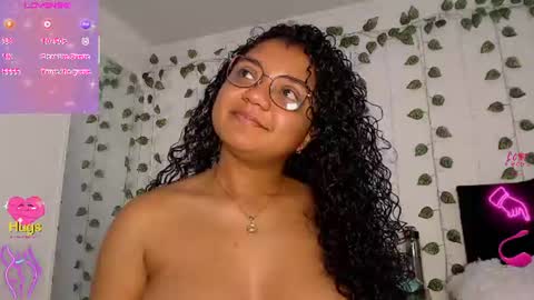 Snapshot of hello_candy chatting on August 7, 10:12 pm Candy online show from August 7, 10:12 pm