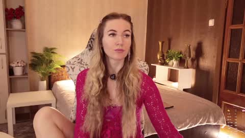 Snapshot of hello_lisha chatting on April 23, 8:13 am Alisia Monday to Friday from 10 am to 4 pm GMT 2 online show from April 23, 8:13 am