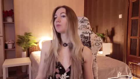 Snapshot of hello_lisha chatting on April 30, 8:20 am Alisia Monday to Friday from 10 am to 4 pm GMT 2 online show from April 30, 8:20 am