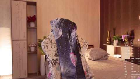 Snapshot of hello_lisha chatting on May 19, 8:20 am Alisia Monday to Friday from 10 am to 4 pm GMT 2 online show from May 19, 8:20 am