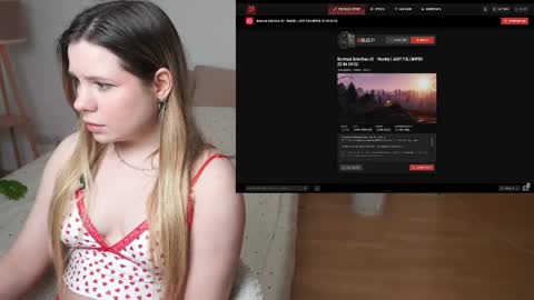 Snapshot of hello_taya chatting on April 22, 12:39 pm Taya online show from April 22, 12:39 pm