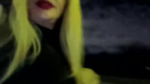 Snapshot of hellohiyou chatting on March 2, 6:47 am WhoMe online show from March 2, 6:47 am