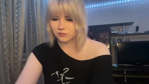 Snapshot of hellokinki chatting on July 3, 8:37 pm hellokinki online show from July 3, 8:37 pm