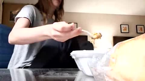 Snapshot of hellokitten123 chatting on April 13, 5:24 am hellokitten123 online show from April 13, 5:24 am